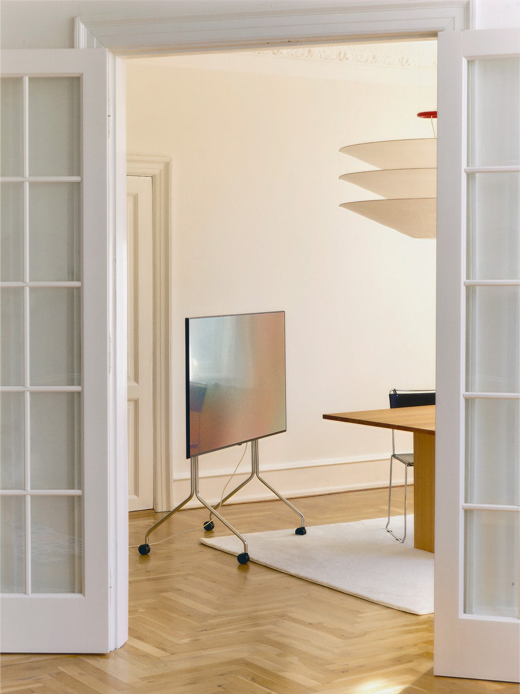 Pedestal Moon Rollin' Tall TV Stands 020 Chrome