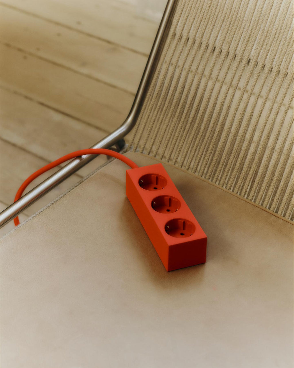 Pedestal Power Bar 5 meters Power Bar 016 Fire Red